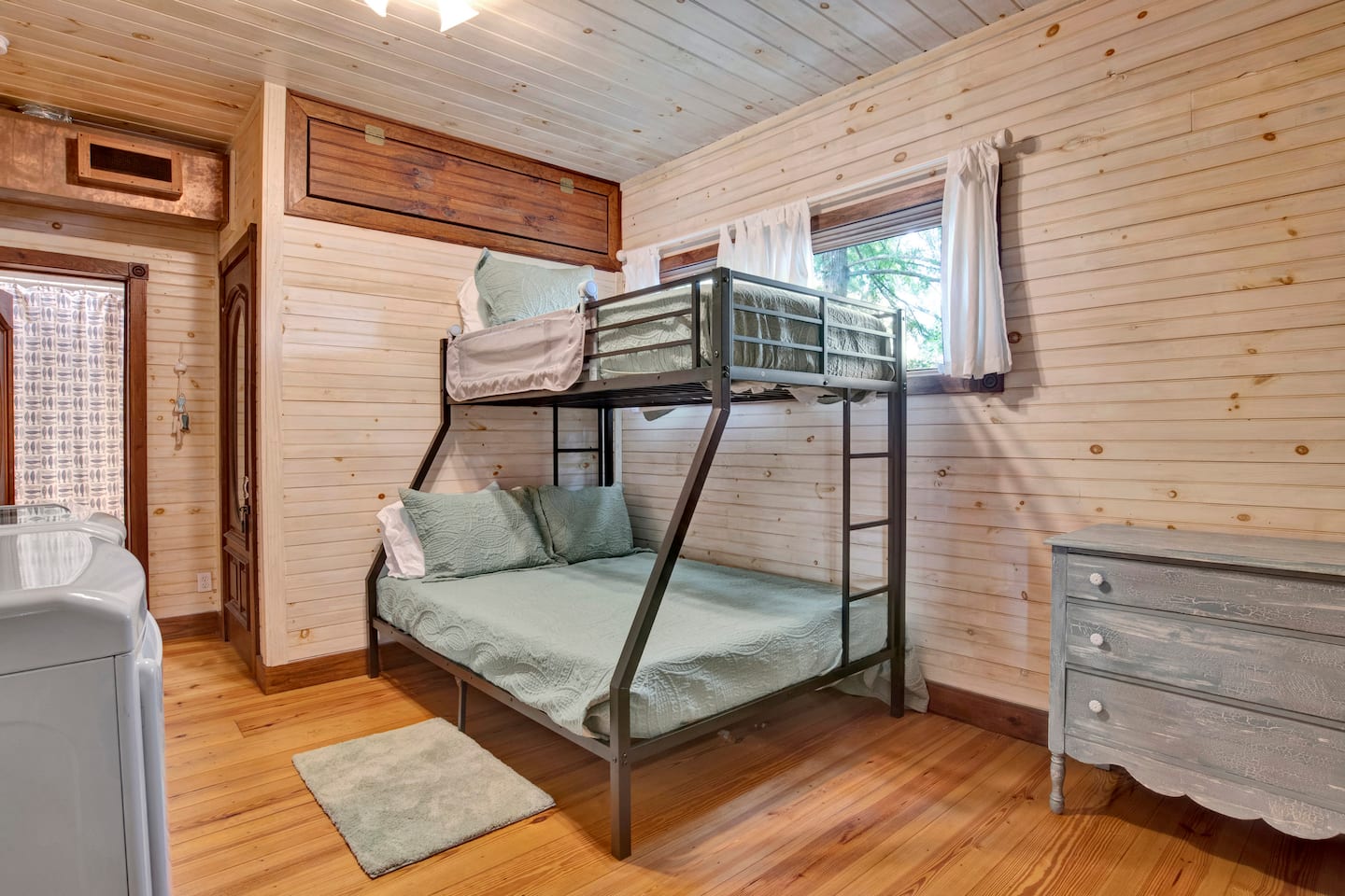 Bunk bedroom at Catican Bayou